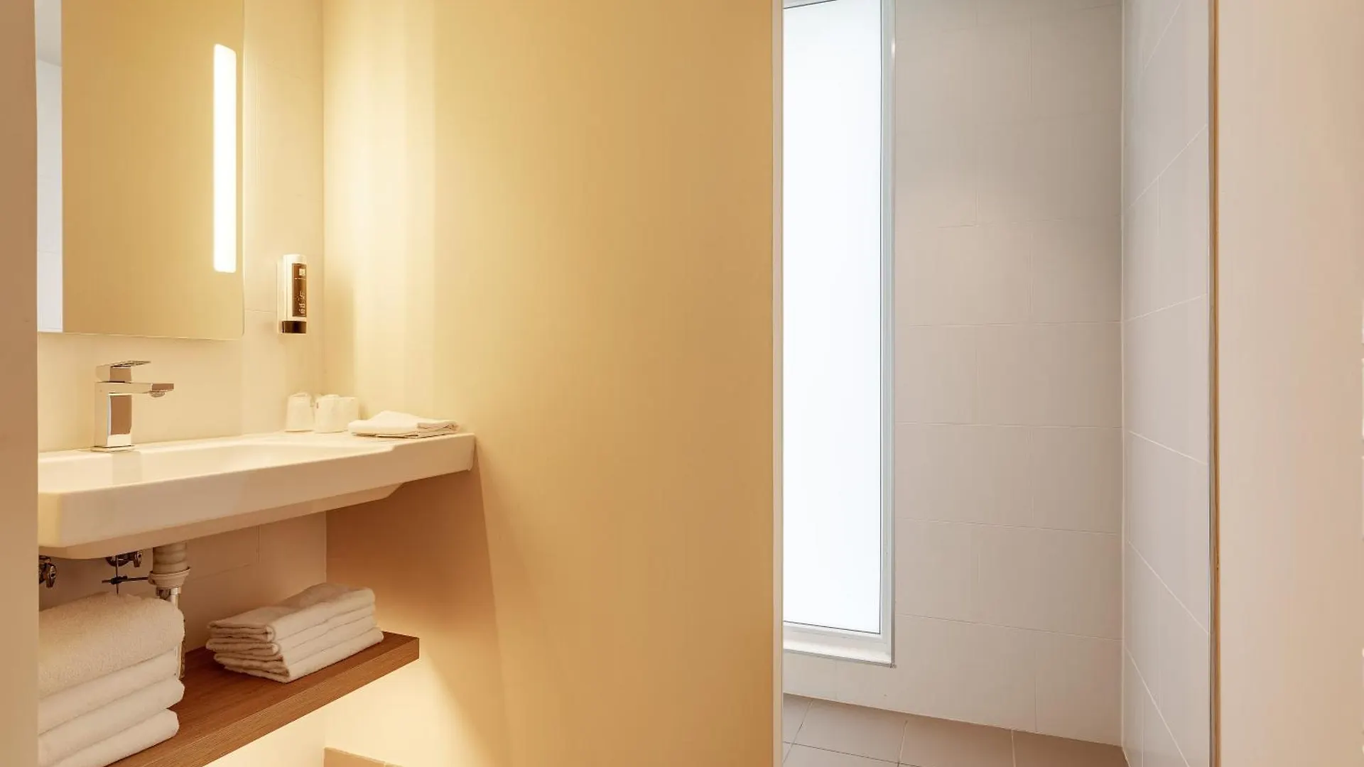 B&B Hotel Lille Lillenium Eurasante 3*,