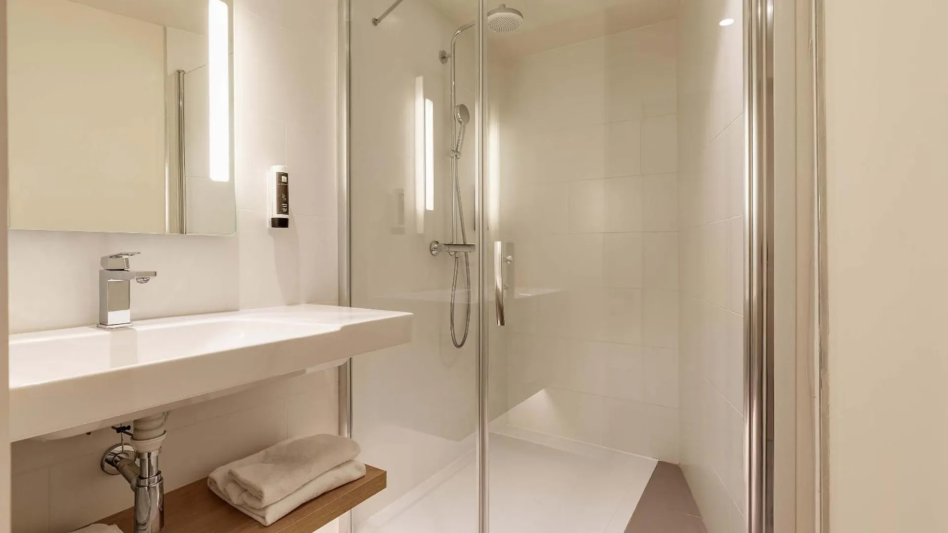***  B&B Hotel Lille Lillenium Eurasante France